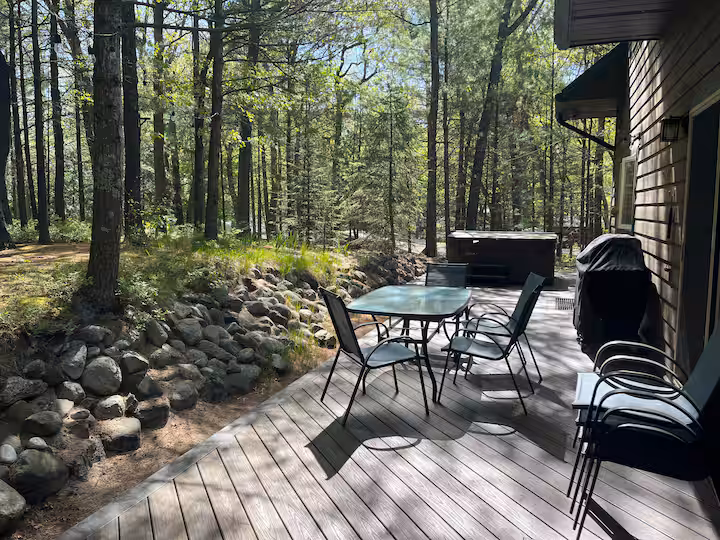 Pentwater Pines Cabin, cabin with a private hot tub, photo 7