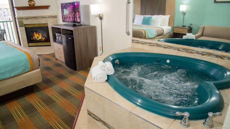 Pigeon River Inn