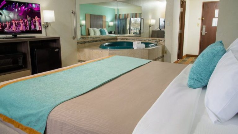 Pigeon River Inn