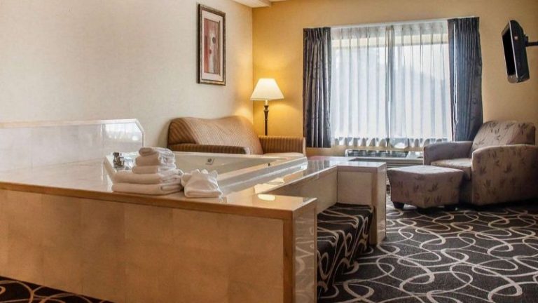 Quality Hotel & Suites At the Falls