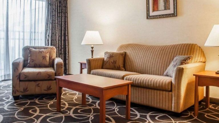 Quality Hotel & Suites At the Falls