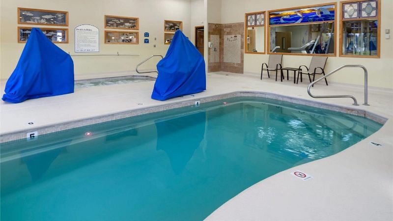 Quality Inn Kenai, room with private jacuzzi, photo 6