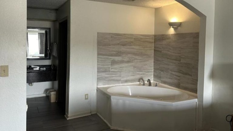 Quality Inn & Suites Decatur Priceville I-65