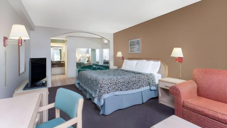 Quality Inn & Suites Decatur Priceville I-65