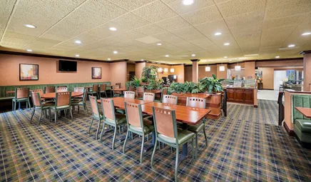 Quality Inn & Suites – Fairgrounds, room with private jacuzzi, photo 6