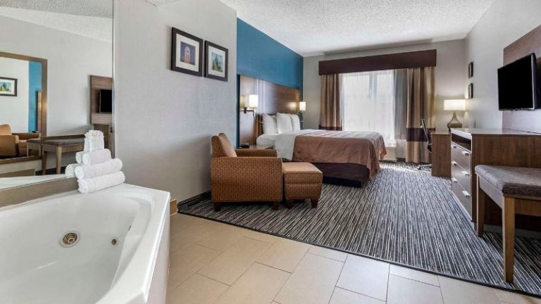 Quality Inn & Suites I-35 / Walnut Hill