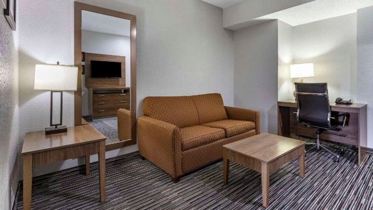 Quality Inn & Suites I-35 / Walnut Hill