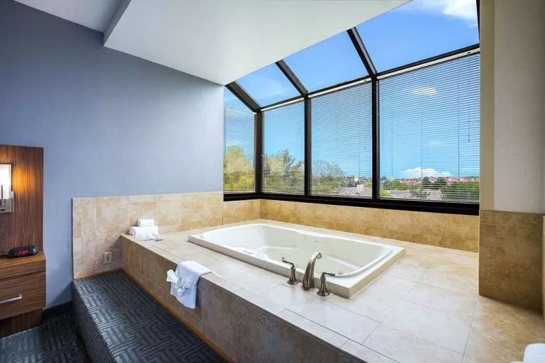 Quality Suites Hotel
