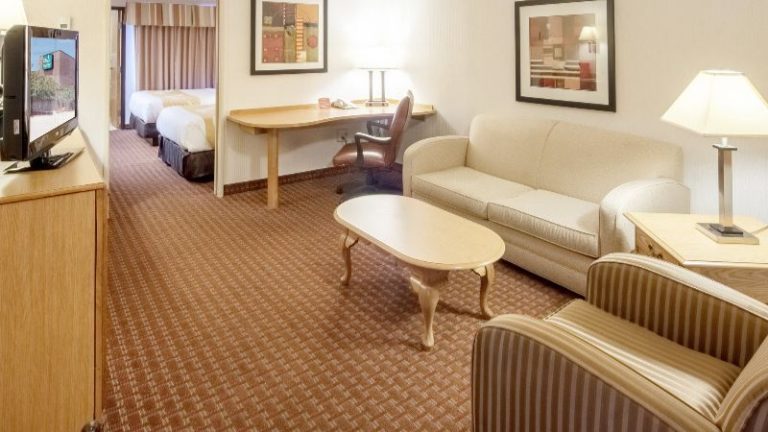 Quality Suites Hotel