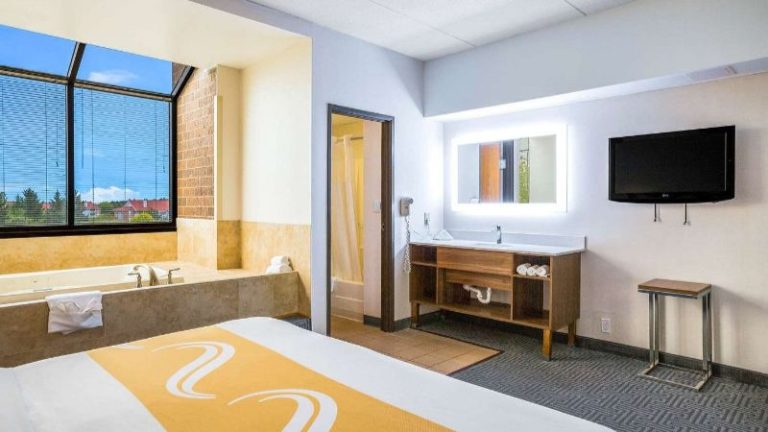 Quality Suites Hotel