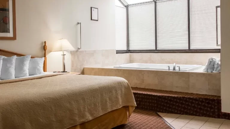 Quality Suites Hotel