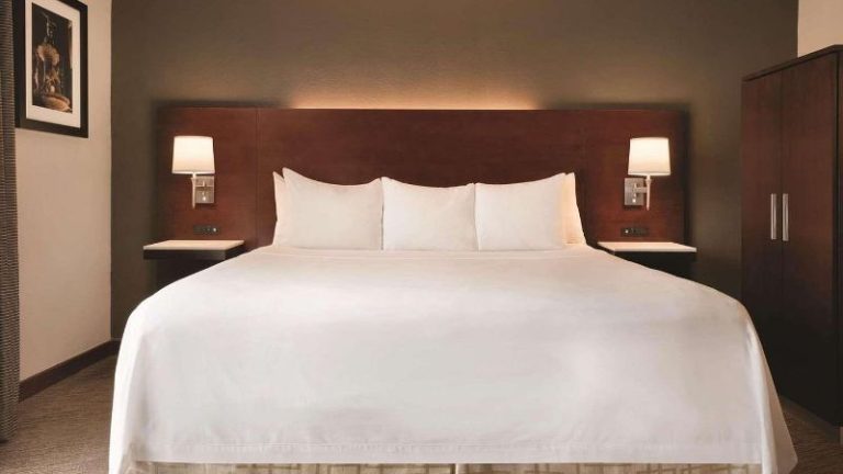 Radisson Hotel Cincinnati Riverfront