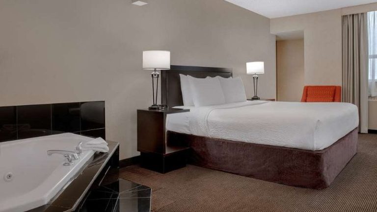 Ramada Plaza by Wyndham Calgary Downtown