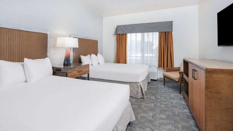 Ramada by Wyndham Bakersfield