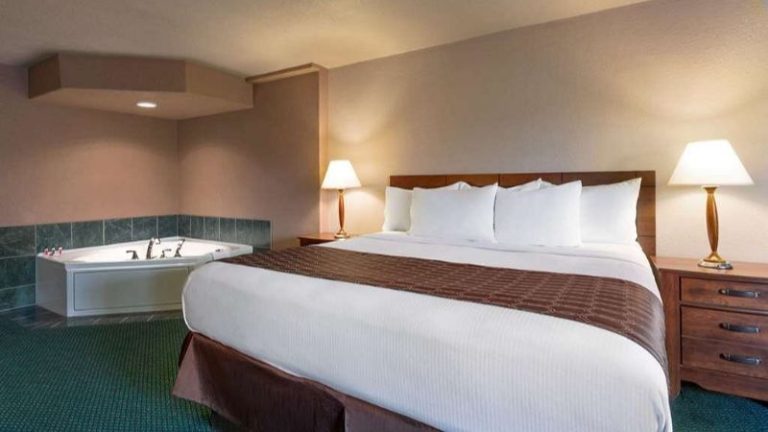 Ramada by Wyndham Bismarck