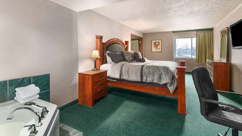 Ramada by Wyndham Bismarck