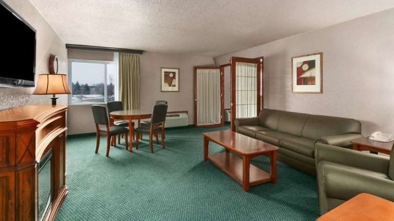 Ramada by Wyndham Bismarck