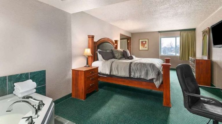 Ramada by Wyndham Bismarck