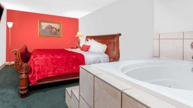 Ramada by Wyndham Henderson Evansville