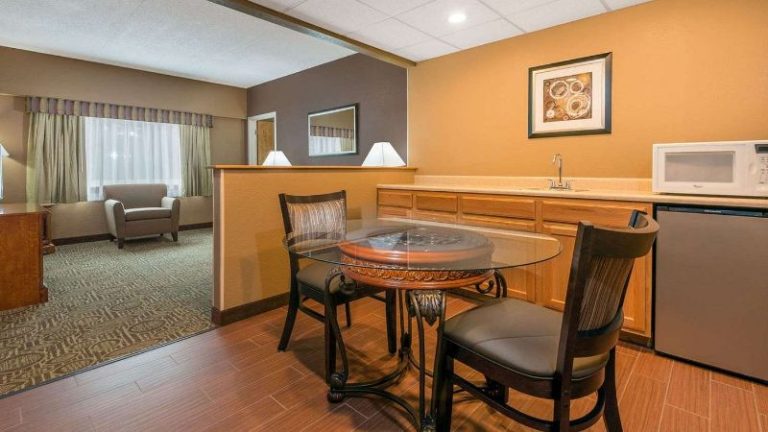 Ramada by Wyndham Paintsville Hotel & Conference Center