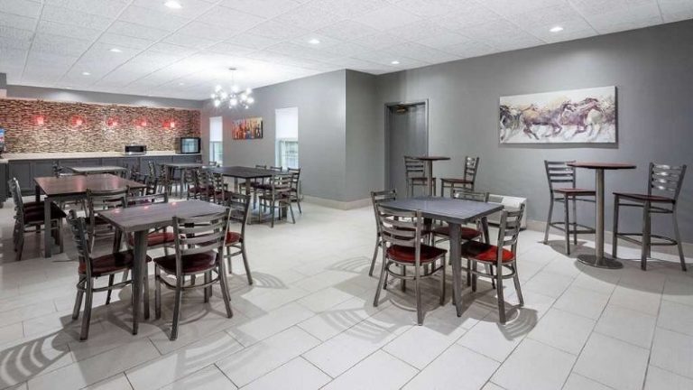 Ramada by Wyndham Sellersburg / Louisville North
