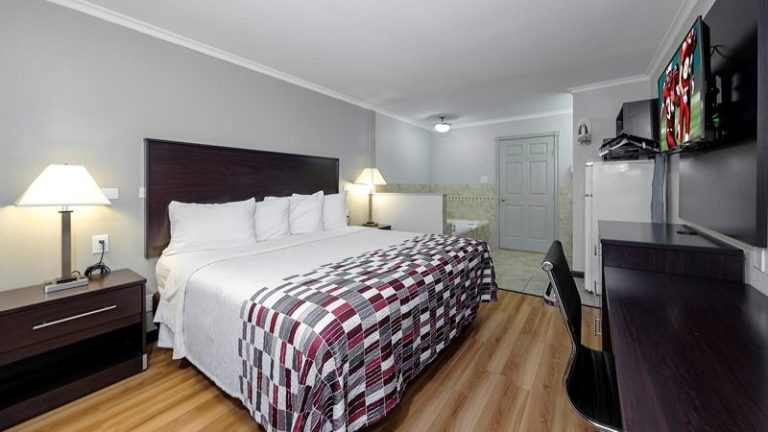 Red Roof Inn Arlington – Entertainment District