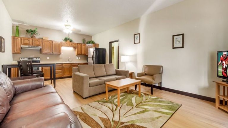 Red Roof Inn & Suites Omaha – Council Bluffs