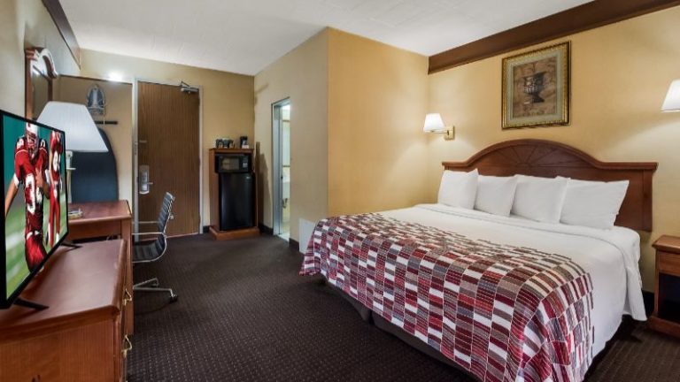 Red Roof Inn and Suites Newark