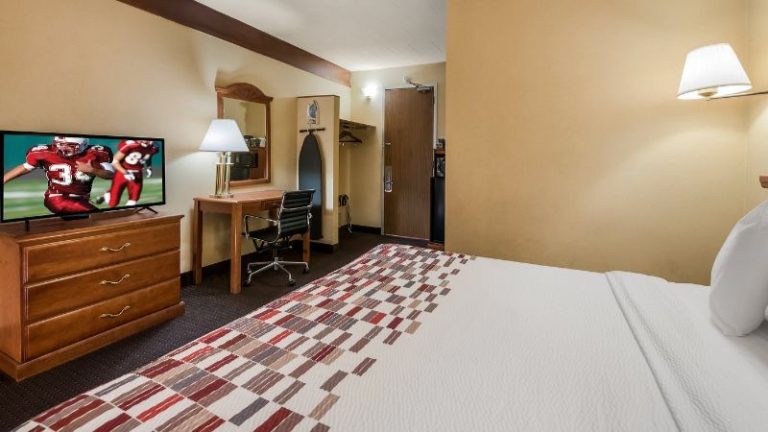 Red Roof Inn and Suites Newark