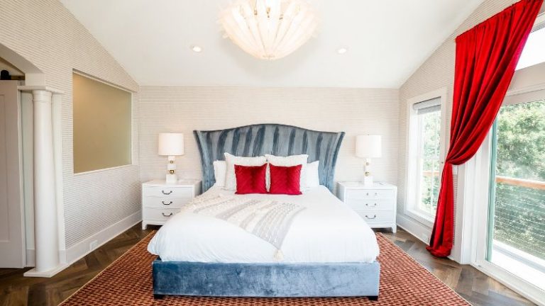 Regatta Inn