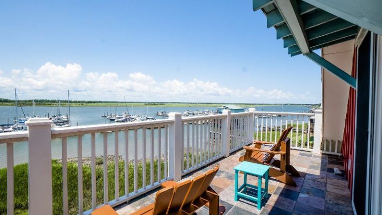 Regatta Inn