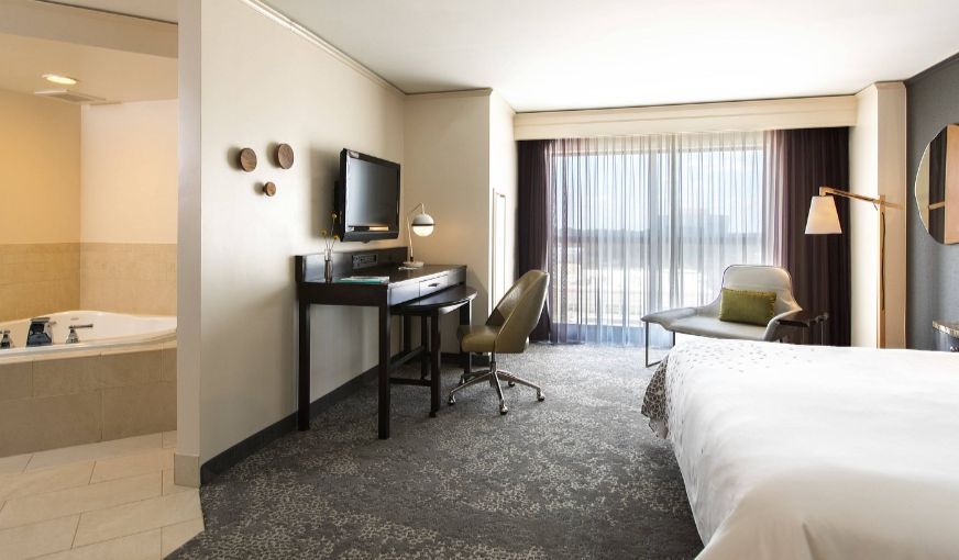 Renaissance Raleigh North Hills Hotel, room with private jacuzzi, photo 3