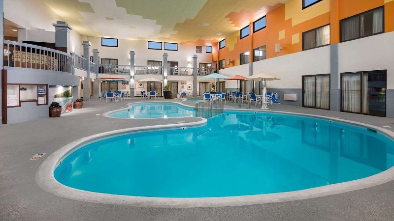 Revel Hotel Minot, SureStay Collection by Best Western, room with private jacuzzi, photo 6