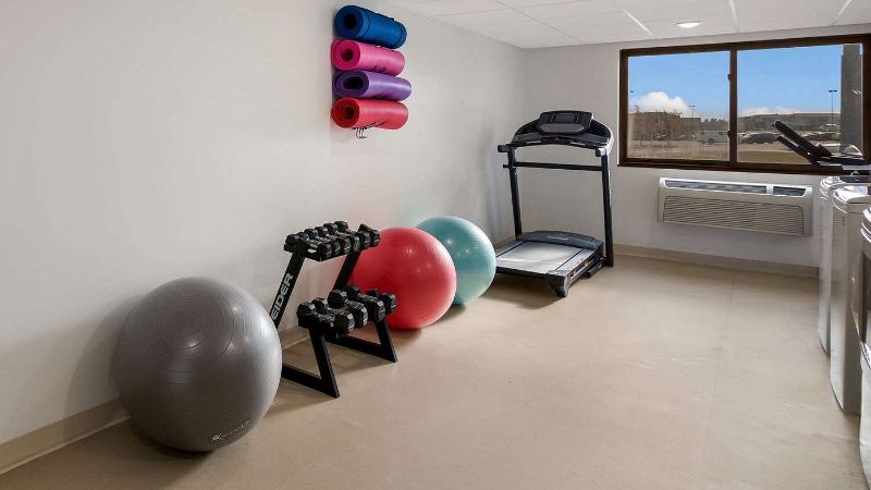 Revel Hotel Minot, SureStay Collection by Best Western, room with private jacuzzi, photo 8