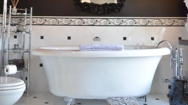 Richard Johnston Inn, room with private jacuzzi, photo 2