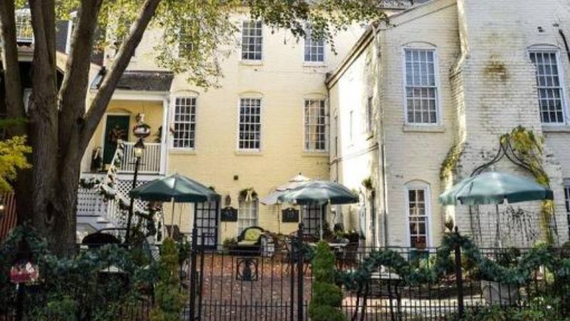 Richard Johnston Inn, room with private jacuzzi, photo 6