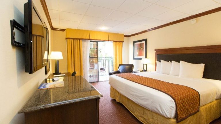 Riverwalk Plaza Hotel