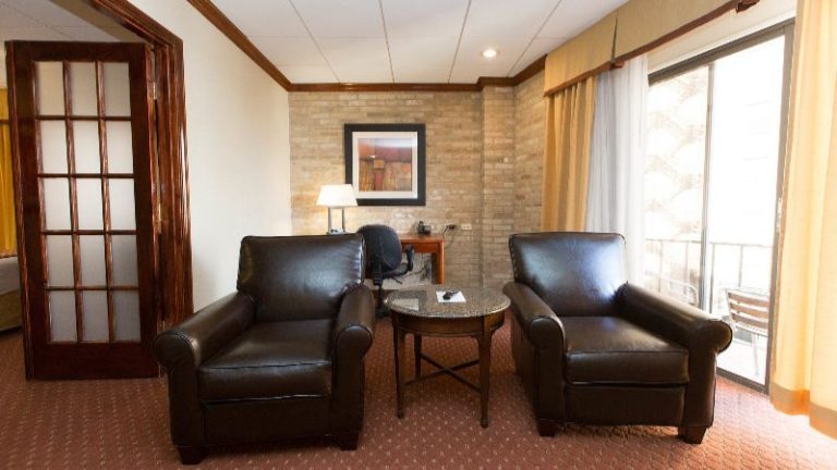Riverwalk Plaza Hotel