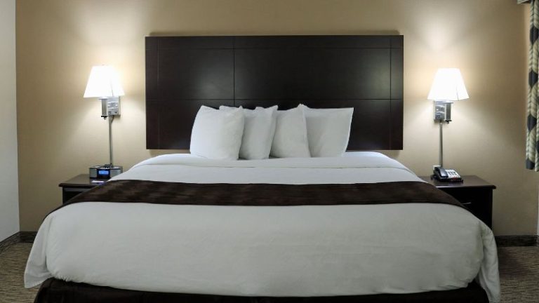 Rock Island Inn & Suites
