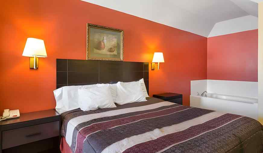 Rodeway Inn Humble, room with private jacuzzi, photo 1
