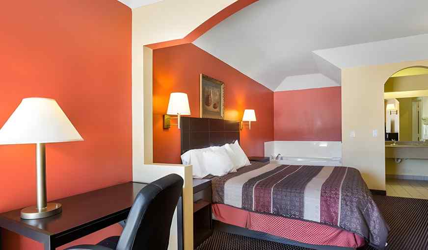 Rodeway Inn Humble, room with private jacuzzi, photo 5