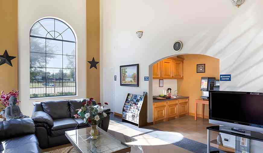 Rodeway Inn Humble, room with private jacuzzi, photo 8