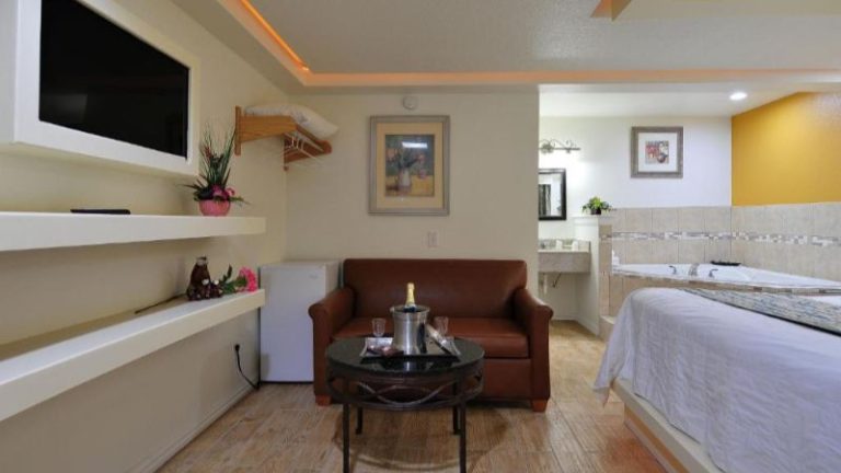 Romantic Inn & Suites