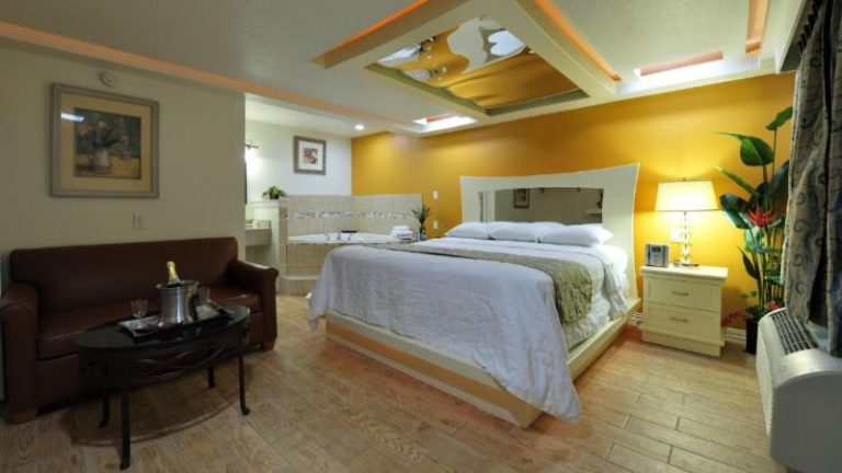 Romantic Inn & Suites