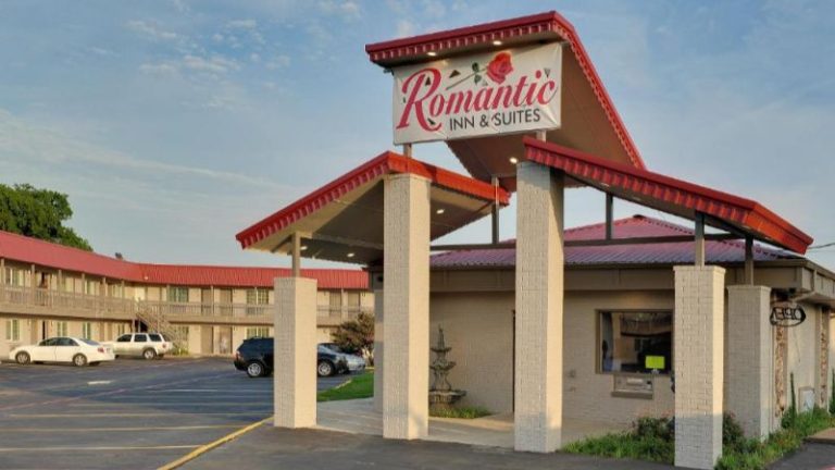 Romantic Inn & Suites