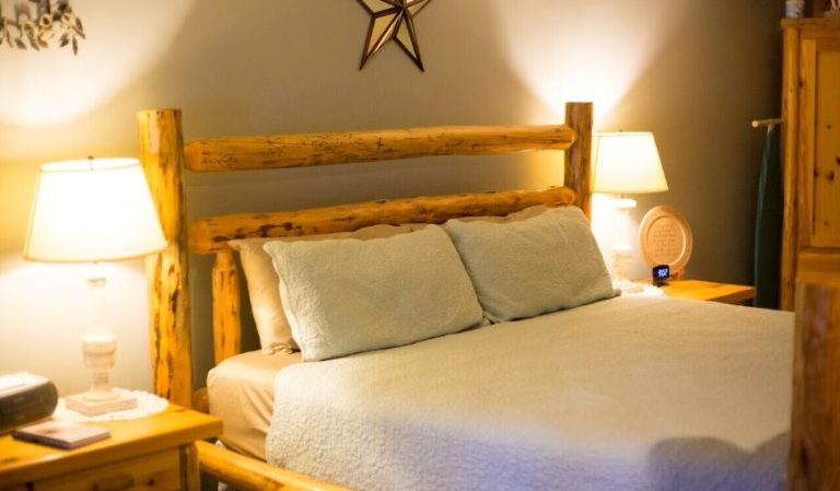 Romantic Jacuzzi Cabin Suite