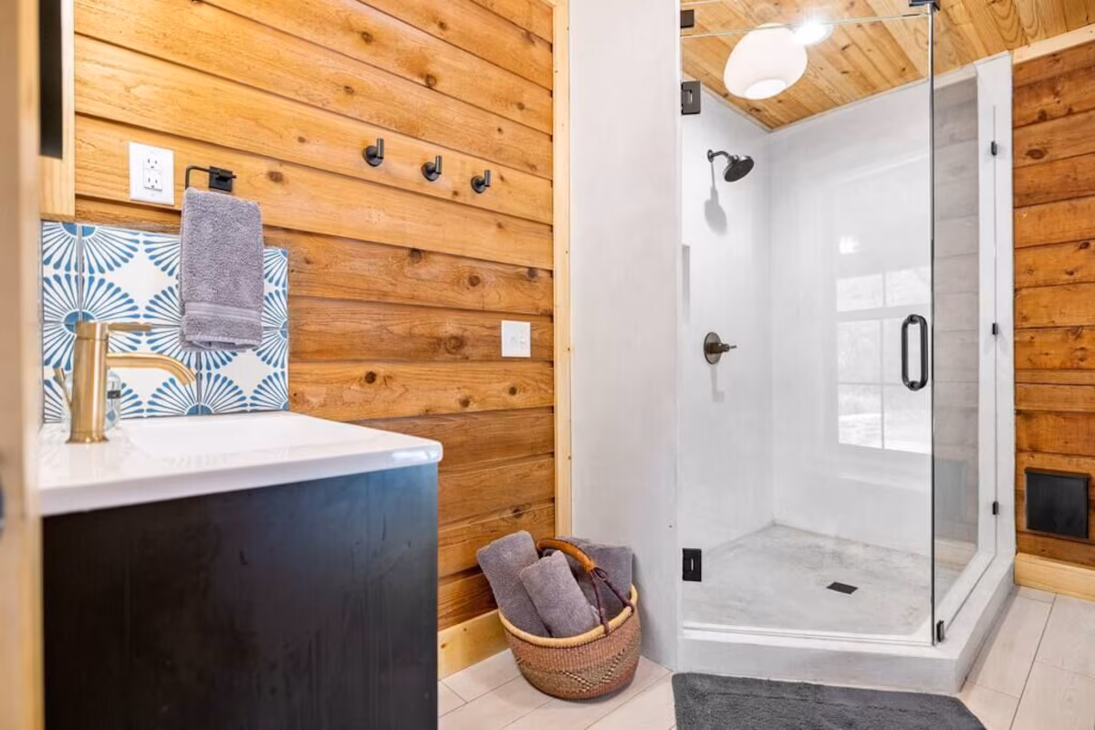 Romantic Log Cabin on Smith Creek, cabin with a private hot tub, photo 6
