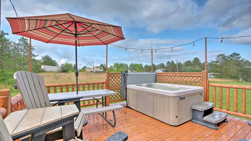 Rustic Benezette Cabin, cabin with a private hot tub