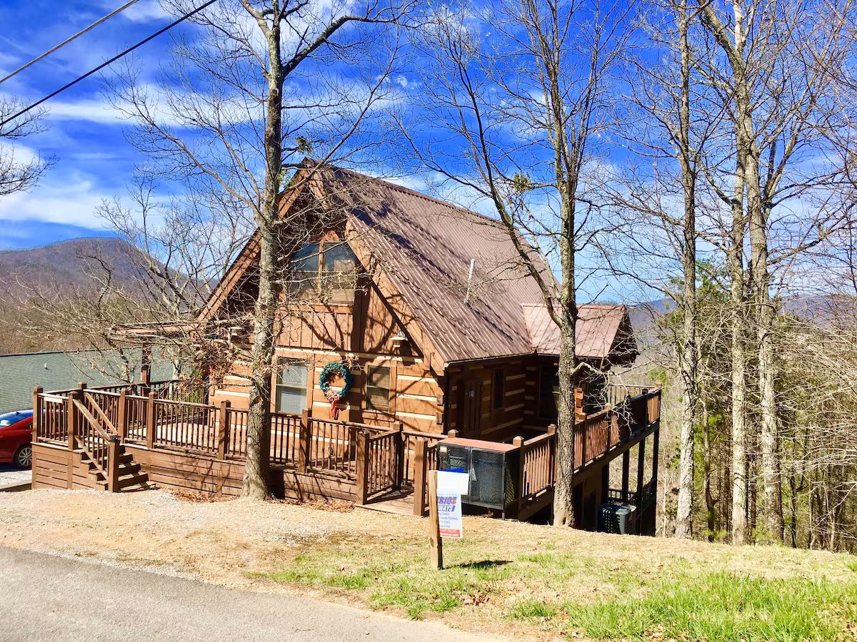 Rustic Luxury Cabin with Awesome Views – Sevierville, cabin with a private hot tub, photo 5