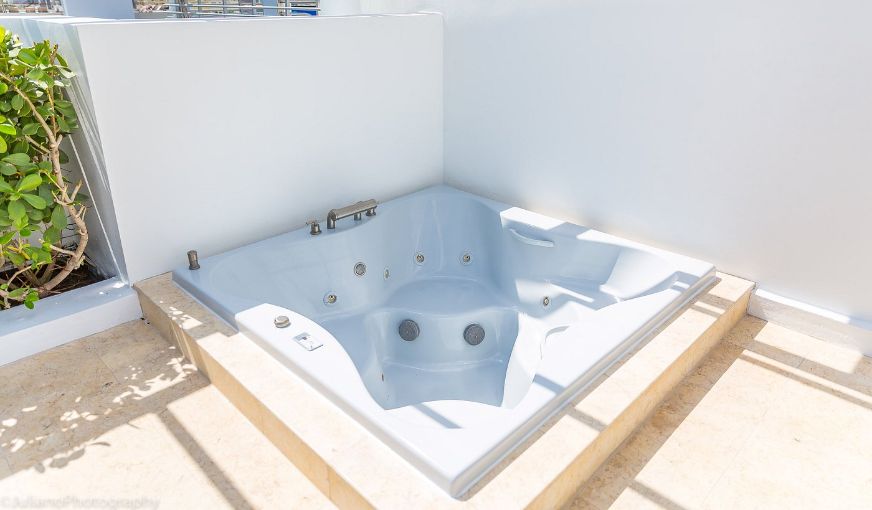 SBV Luxury Ocean Hotel Suites, room with private jacuzzi, photo 2